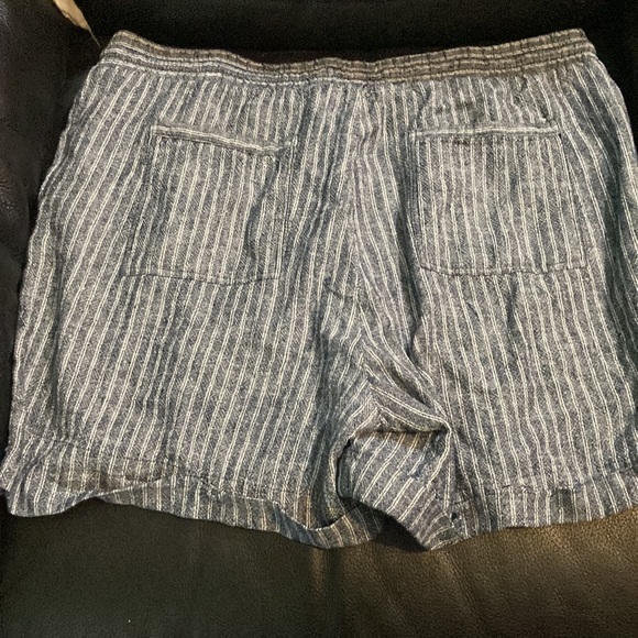 Ellen Tracy linen and white stripes with tie in the front stretchy with pockets - Picture 2 of 3